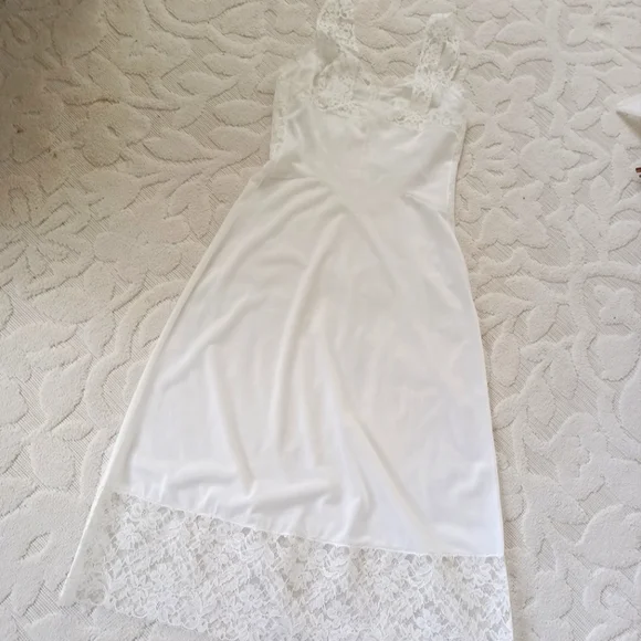 GORGEOUS, UNWORN VINTAGE BRIDAL "MUNSINGWEAR" LACE SLIP! SZ 32. - Picture 10 of 16